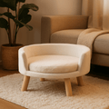 Fauteuil-pour-chien-imperméable-anti-stress-structure en bois naturel-coussin intérieur amovible, déhoussable et lavable en machine-surface douillette en peluche hypoallergénique rembourré 100% coton haute densité-sur pied en bois robuste et antidérapant-dossier arrondi et entourant-sécurisant et ergonomique-de couleur crème pour chiot et petits chiens de 0 à 9 kg