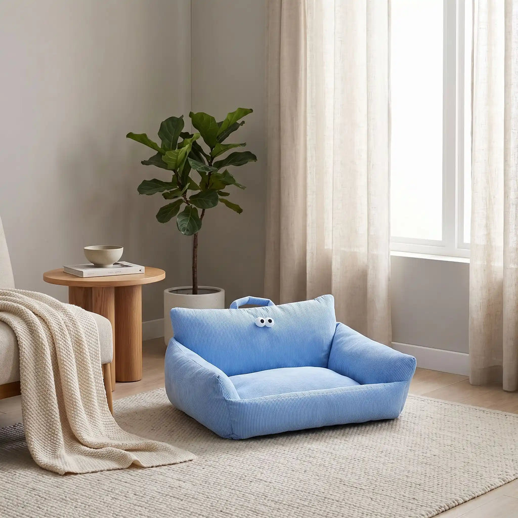Canape-lit-chien-apaisant, mini fauteuil en lin et rembourrage épais 100% coton haute densité, avec accoudoir et dossier ergonomique, lavable en machine, antidérapant et fond imperméable anti-moissisure, housse 100% lin résistant aux griffes et respirant pour un couchage 4 saisons pour chiot et chien de petite taille de 0 à 10 kilos max-gros plan sur  le petit canapé moelleux de couleur bleu avec dossier et accoudoirs rembourrés 100% coton avec design original