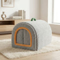 Niche-pour-chien_interieur-chiot-lavable-antiderapante lavable en machine à 30°C pour un entretien minimal,avec poignée de transport Structure pliable facilitant le transport et le rangement Isolation thermique naturelle contre le froid et les courants d'air Design fermé aux stimuli visuels et sonores stressants Trois tailles adaptées de 0 à 12 kg pour tous les petits à chiens moyens-phot du modèle gris avec double rideaux 