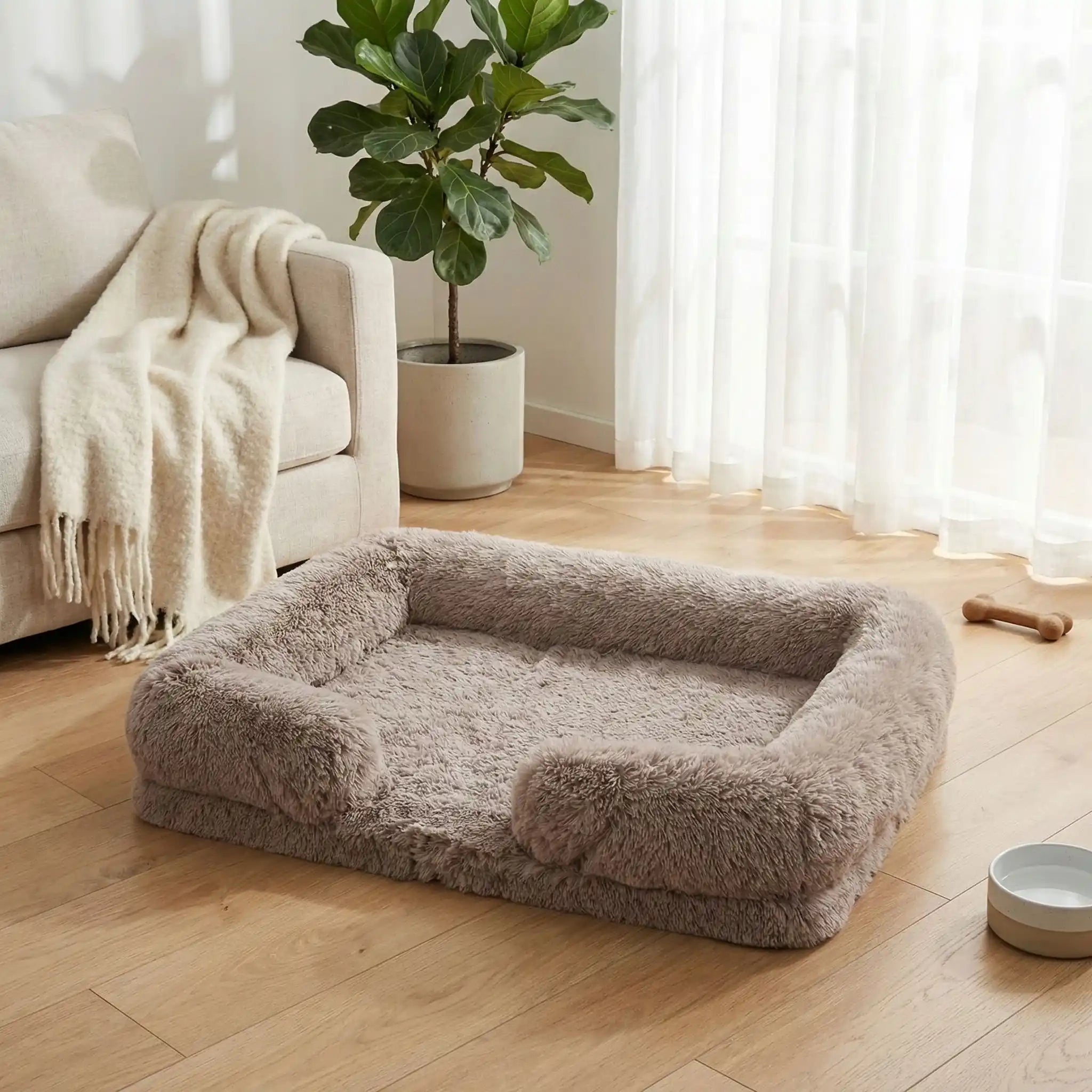 Panier-chien-xxl-déhoussable-orthopédique-coussin rectangulaire avec rebord surélevé en traversin qui sert d'oreiller ergonomique à 360° rembourrage 100% coton haute densité pour un effet anti stress et anti anxiété-housse en peluche ultra douce, hypoallergénique, imperméable, antidérapant et lavable en machine pour chiot et chien de taille moyenne à grande jusqu'à 45 kg max-de couleur beige marron en 2 tailles xl et xxl
