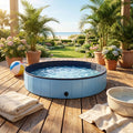 Piscine-pour-gros-chien-rigide-xxl, panneaux MDF robuste anti-affaissement, pliable et lavable de diamètre 160 cm et de 30 cm de hauteur étudié pour une entrée et sortie facile et sécurisé pour le chien avec bouchon de vidange pratique et rapide, polyvalente piscine à balle, bassin, baignoire pour toilettage-gros plan sur la piscine pour grand chien xxl de couleur bleu avec installation immédiate sans gonflage sur la terrasse de la maison en été