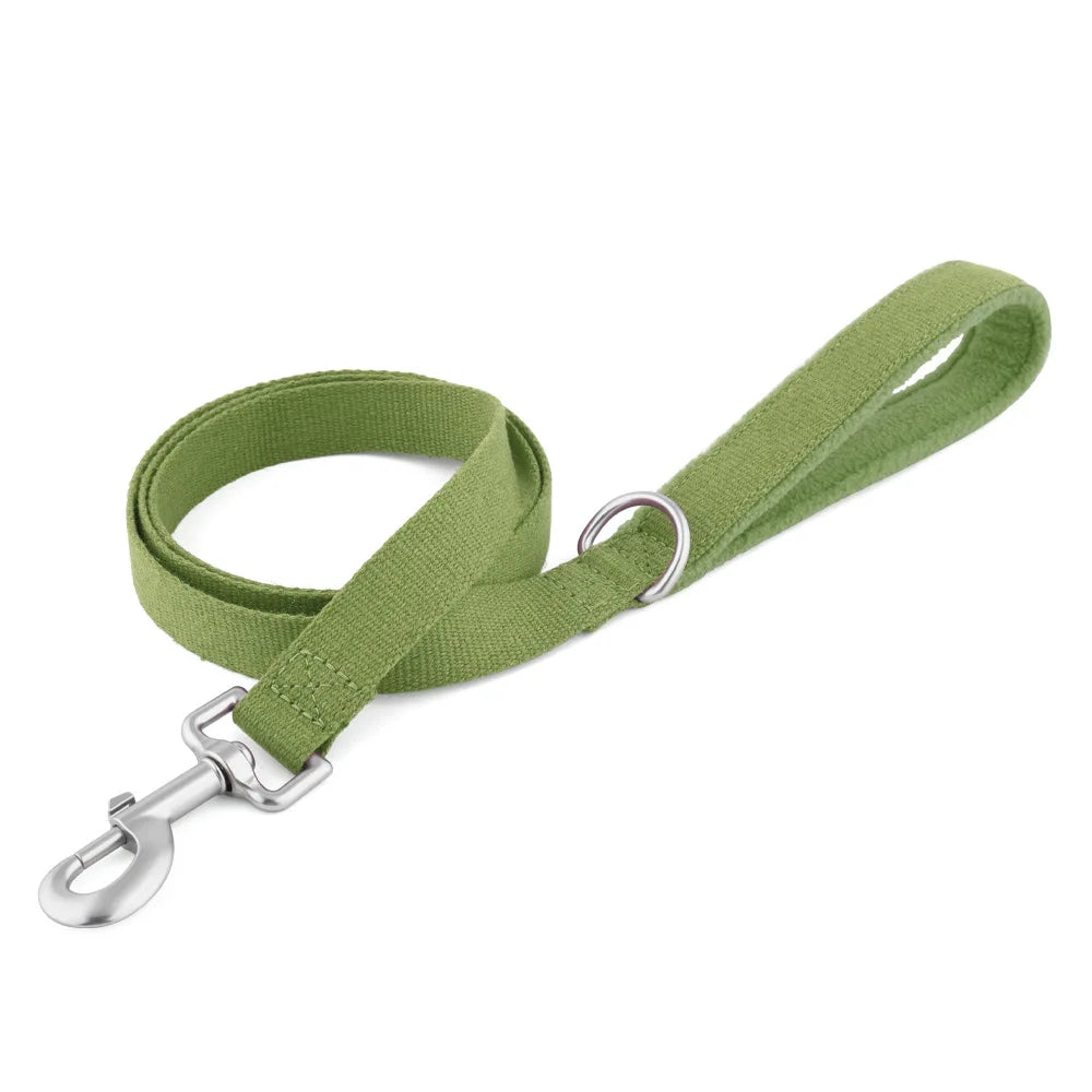 Laisse en coton verte pour chien, réglable et douce, parfaite pour les promenades avec un collier chien réglable en coton