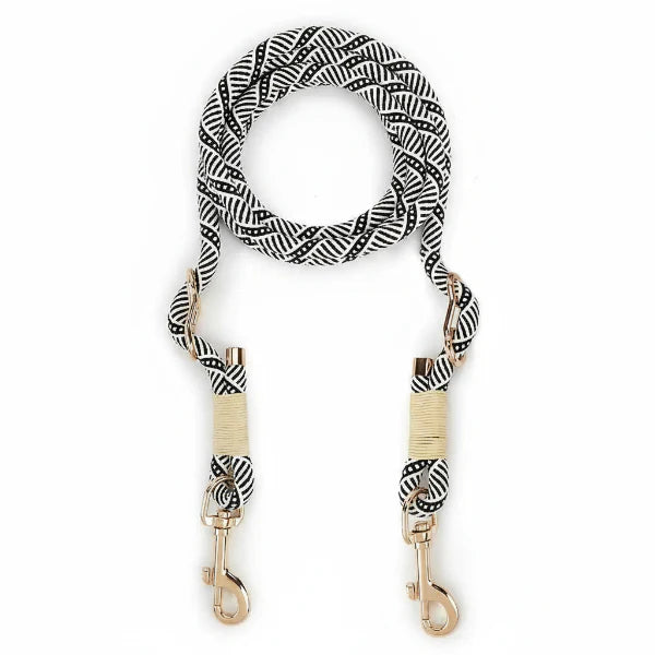 Laisse mains libres chien Oscar et Plume corde noire et blanche avec attaches métalliques dorées