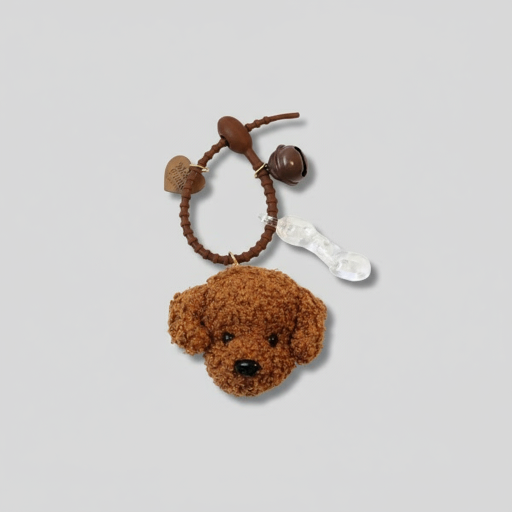 porte-clés caniche en peluche marron par Oscar et Plume avec tête douce, anneau tressé, grelot et pendentif coeur