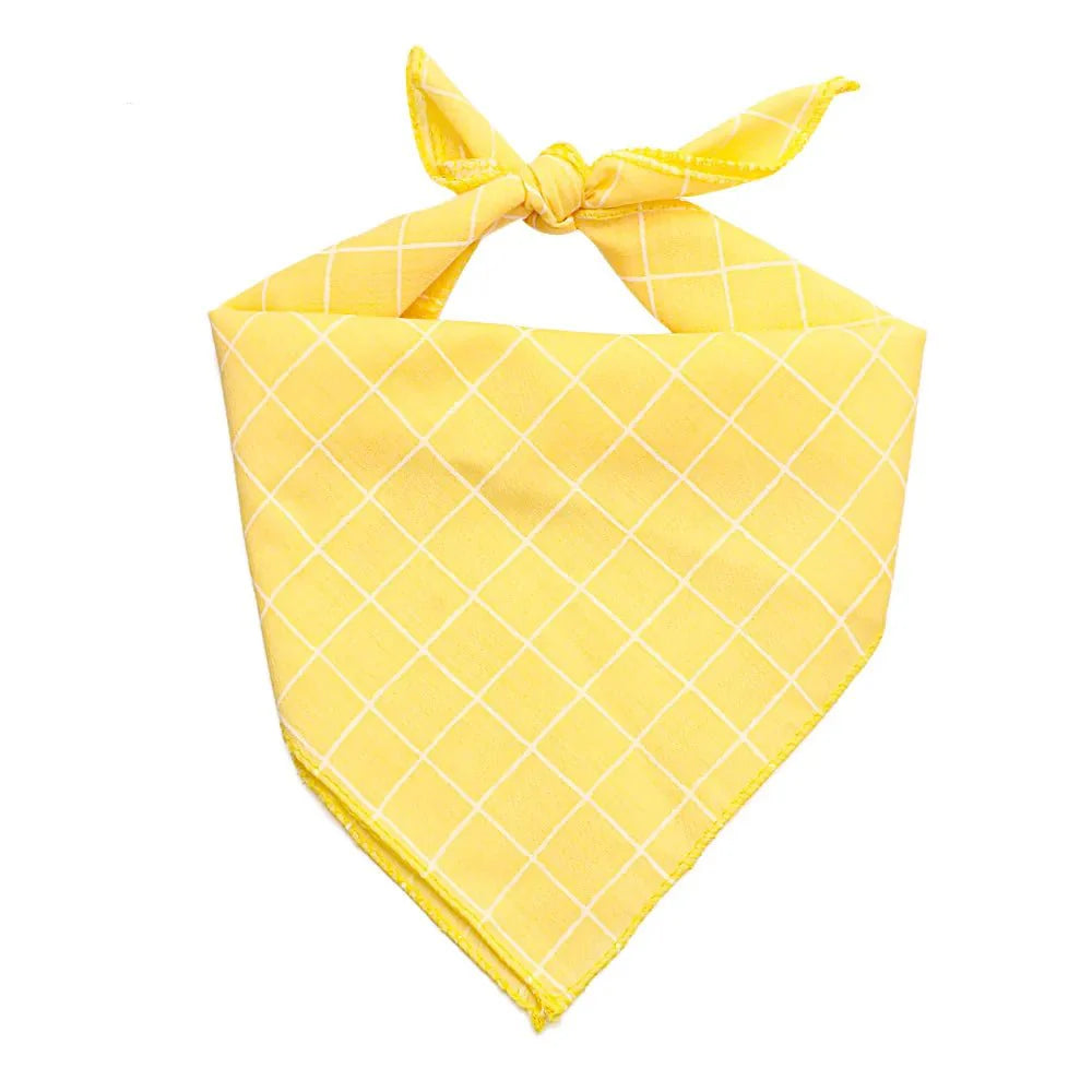 Bandana coton pour chien jaune à carreaux blancs avec nœud ajustable par Oscar et Plume