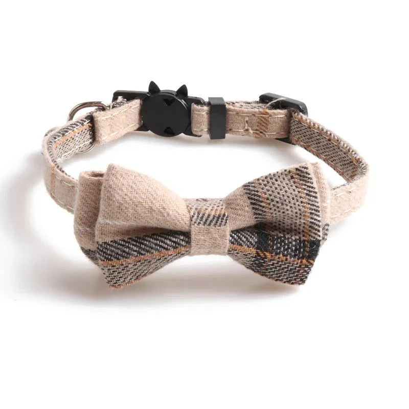 Collier pour chat avec bandana design carreaux pour chat beige et noir avec boucle de sécurité