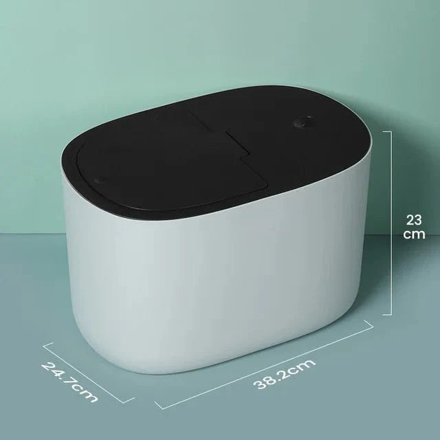 Boîte croquettes hermétique blanc et noir avec couvercle rabattable dimensions 38 cm sur 24 cm