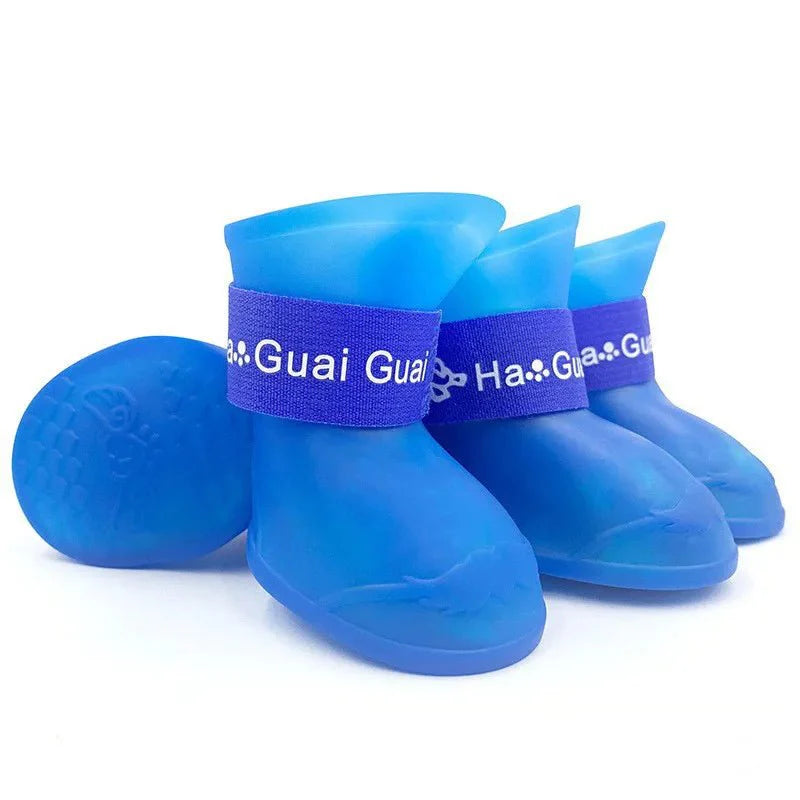 Botte silicone pour chien bleue avec sangle velcro de la marque Oscar et Plume