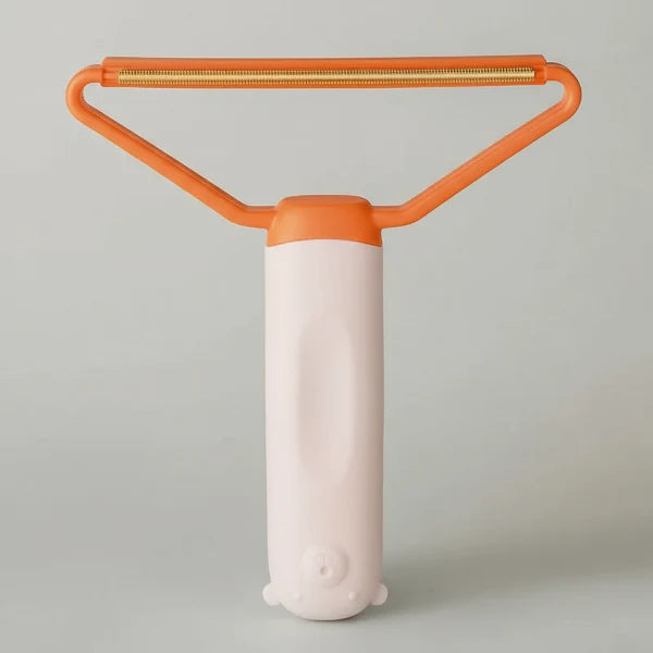 Brosse attrape poils chat et chien Oscar et Plume avec manche ergonomique orange et blanc