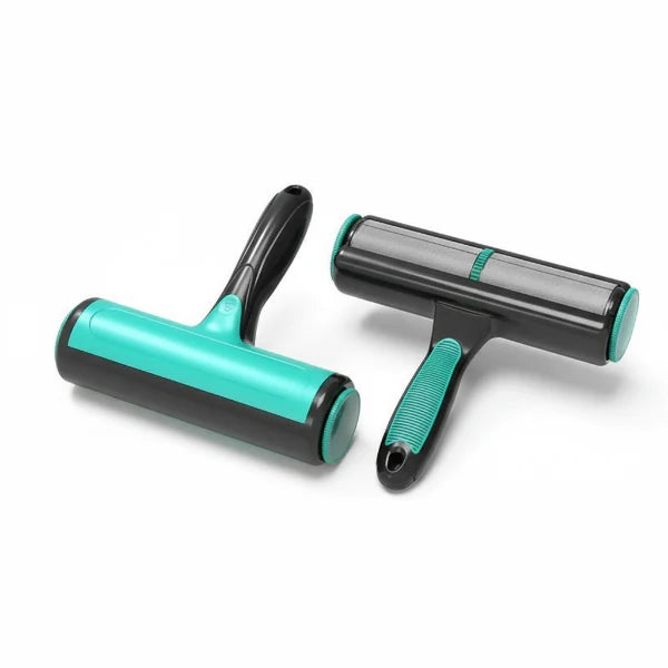 Brosse pour chien Oscar et Plume noire et turquoise avec poignée ergonomique pour enlever poils