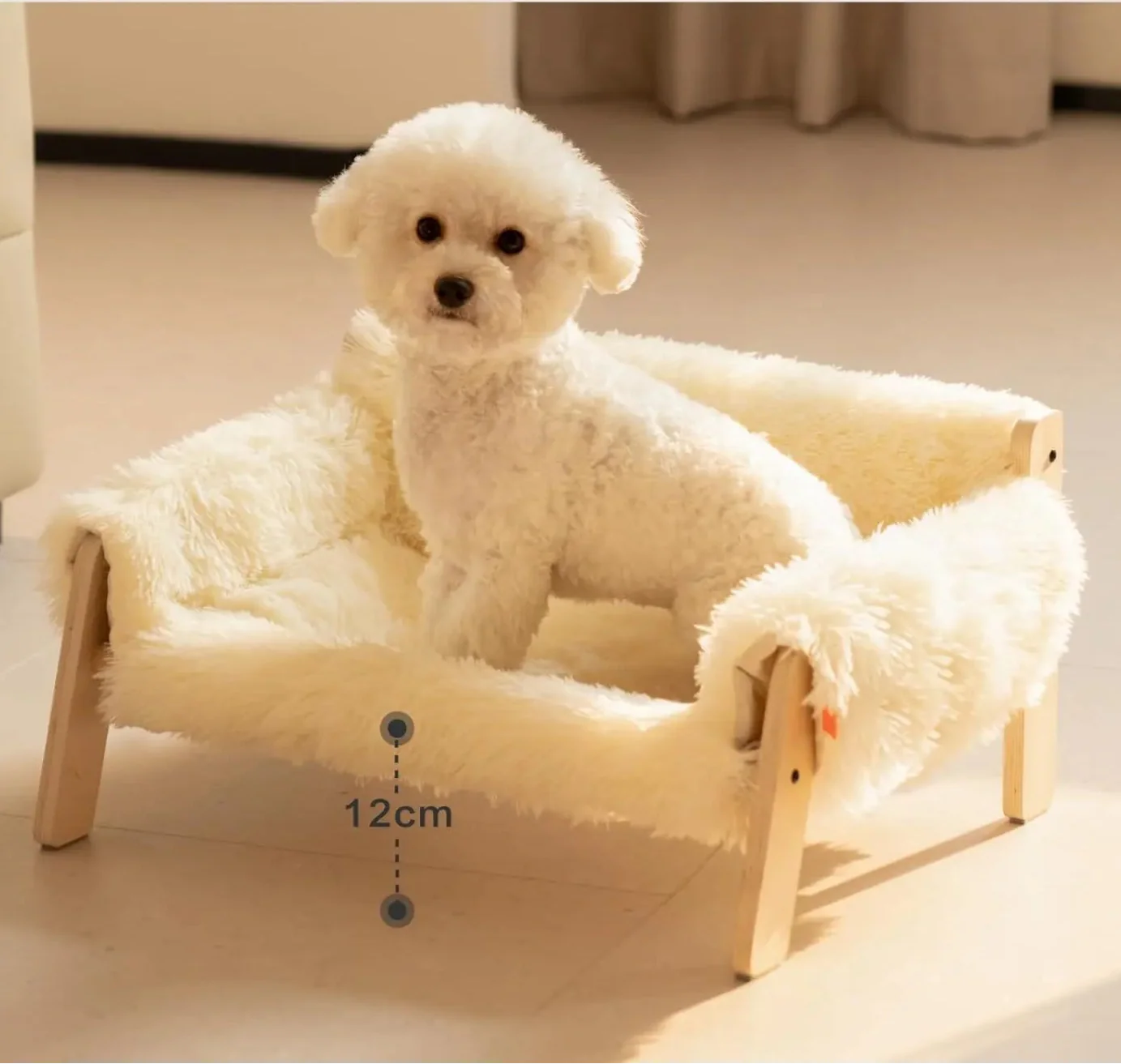 Canapé pour chat en bois et fausse fourrure design
