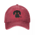 Casquette motif teckel en velours rouge avec illustration d'un teckel noir et feu