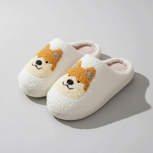Paire de chausson corgi peluche blancs avec visage de corgi brode semelle antiderapante interieur mou cosy Oscar et Plume