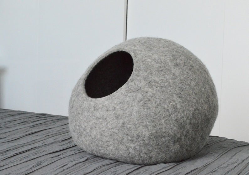 Cocon en laine feutrée pour chat - Panier confortable artisanal