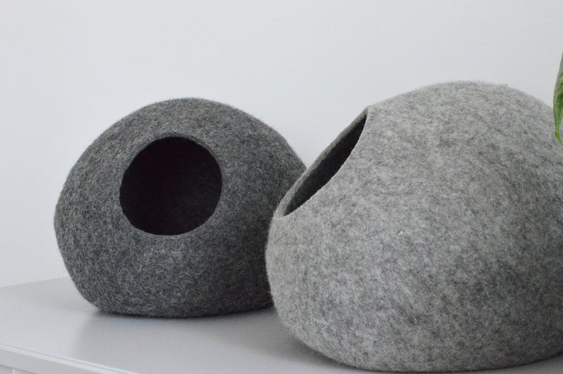 Cocon en laine feutrée pour chat - Panier confortable artisanal