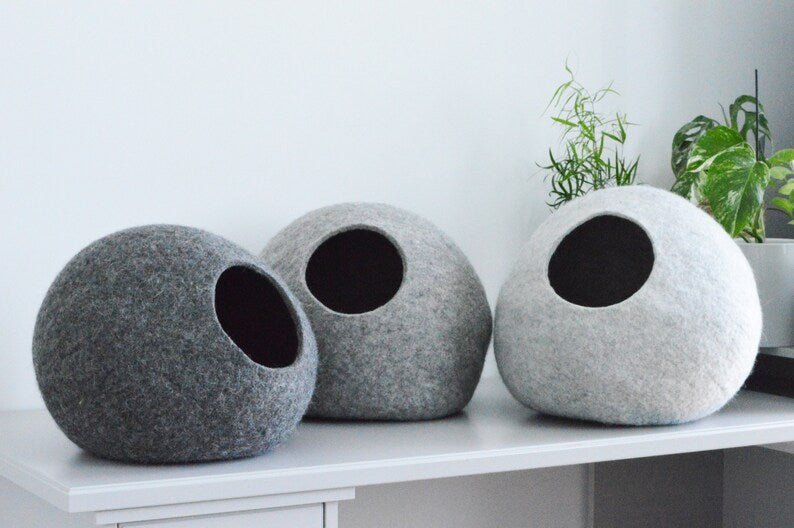Cocon en laine feutrée pour chat - Panier confortable artisanal