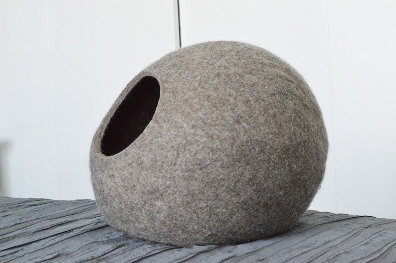 Cocon en laine feutrée pour chat - Panier confortable artisanal