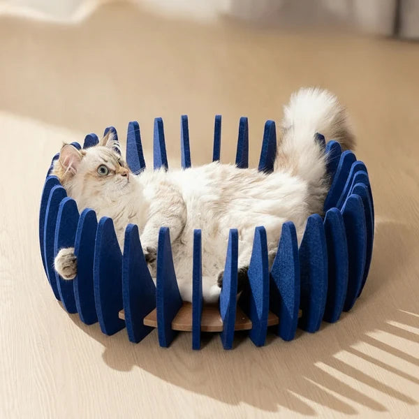 Cocon douillet pour chat en bois et feutrine | Lit design confortable
