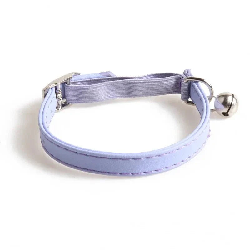 Collier anti étranglement chat lilas avec clochette et fermeture réglable par Oscar et Plume
