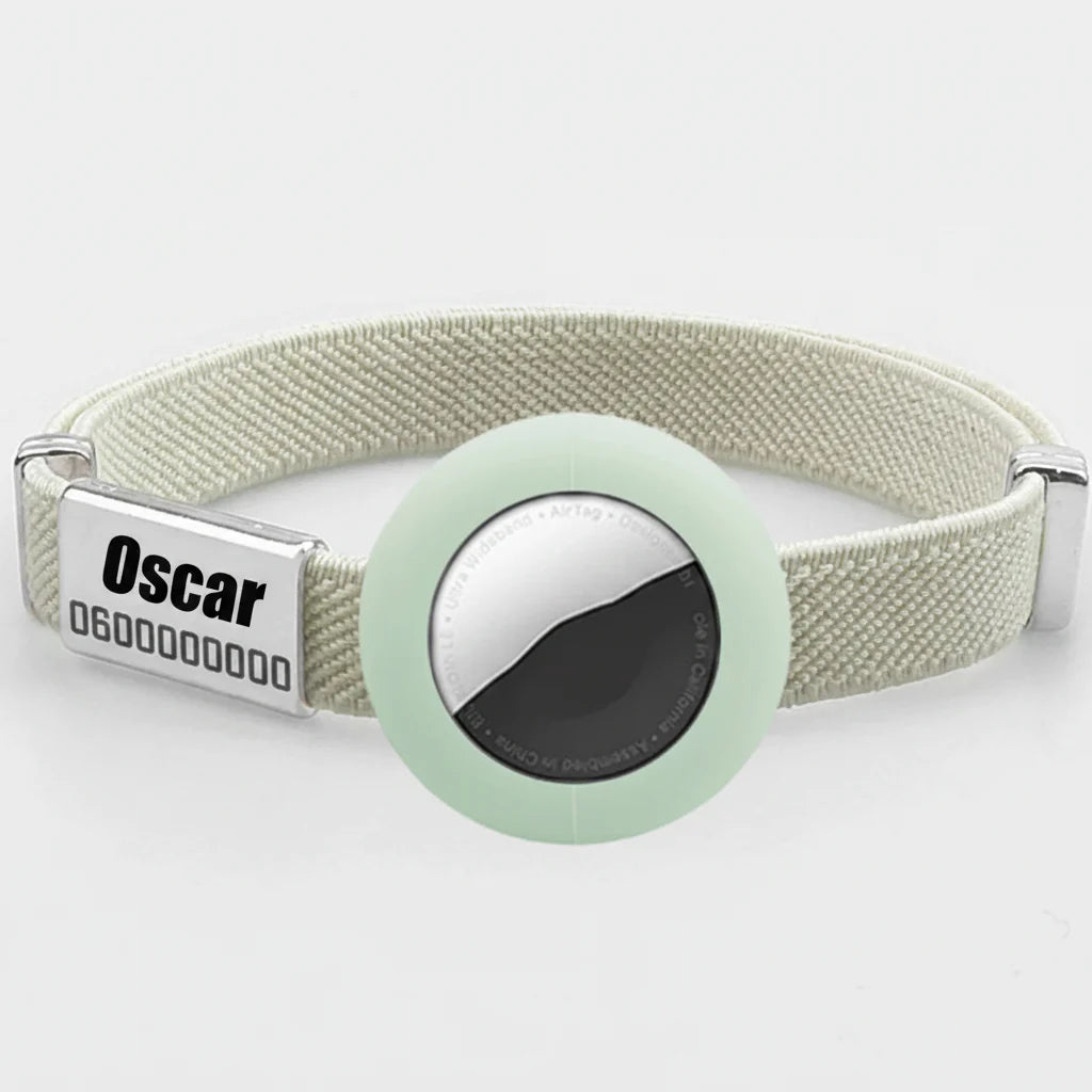 Collier chat anti étranglement Oscar et Plume avec une médaille d'identification et un design sécurisé