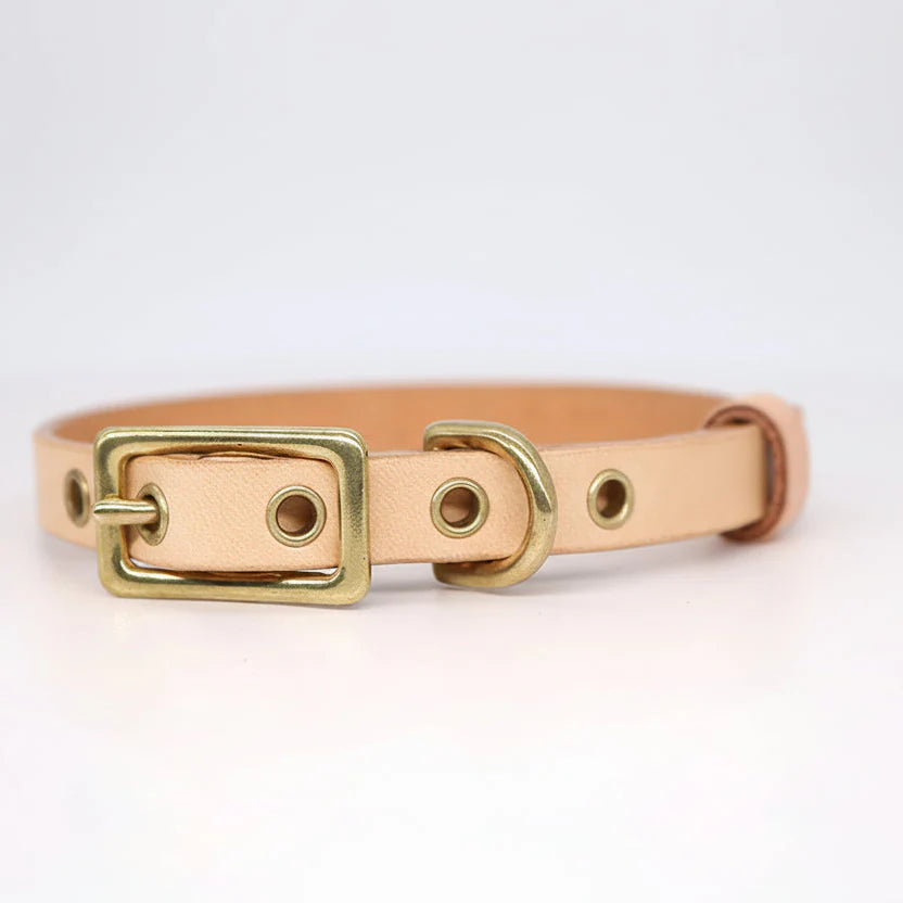 Collier chien cuir personnalisable en cuir beige avec boucle en métal doré