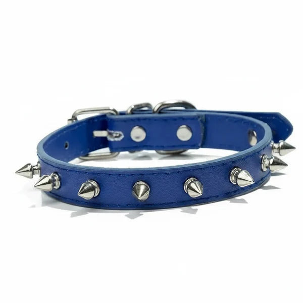 Collier clouté pour chien en cuir bleu avec pointes métalliques argentées de Oscar et Plume
