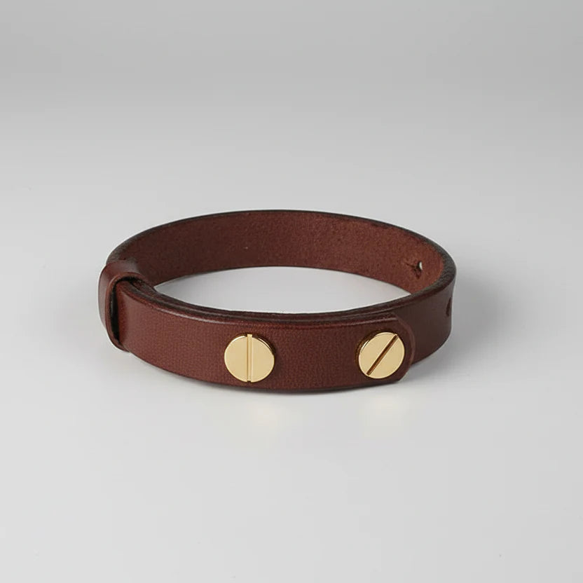 Collier en cuir fait main pour chat avec clous dorés et design élégant pour animaux de compagnie