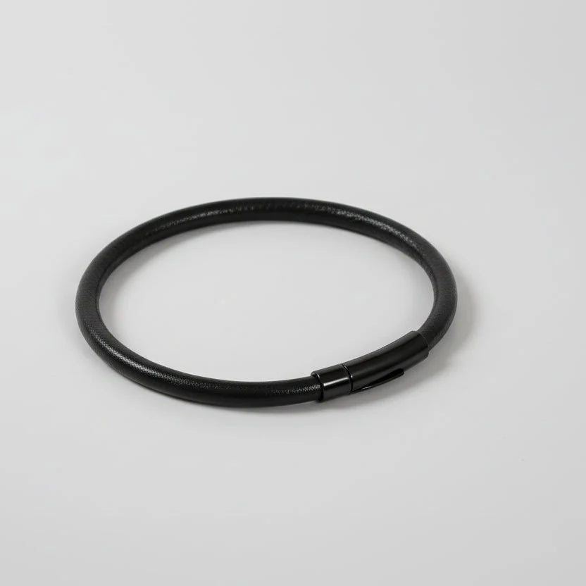 Collier en cuir pour chat noir, design élégant avec fermoir facile à utiliser