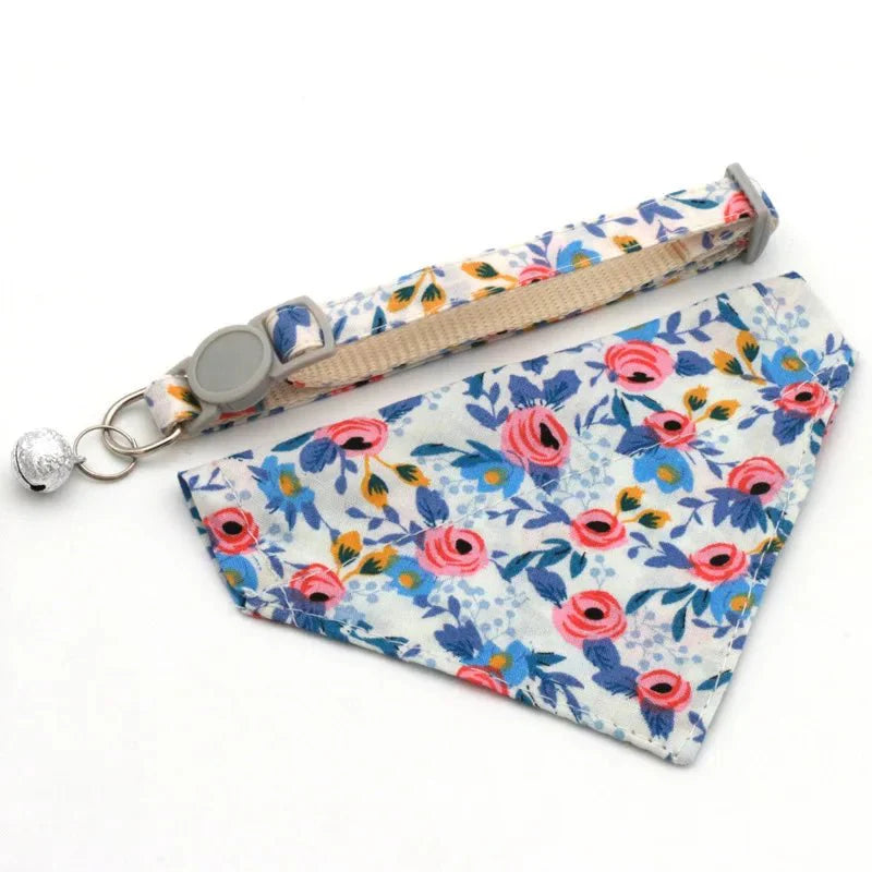 Collier et bandana petit chien avec motif floral multicolore signé Oscar et Plume
