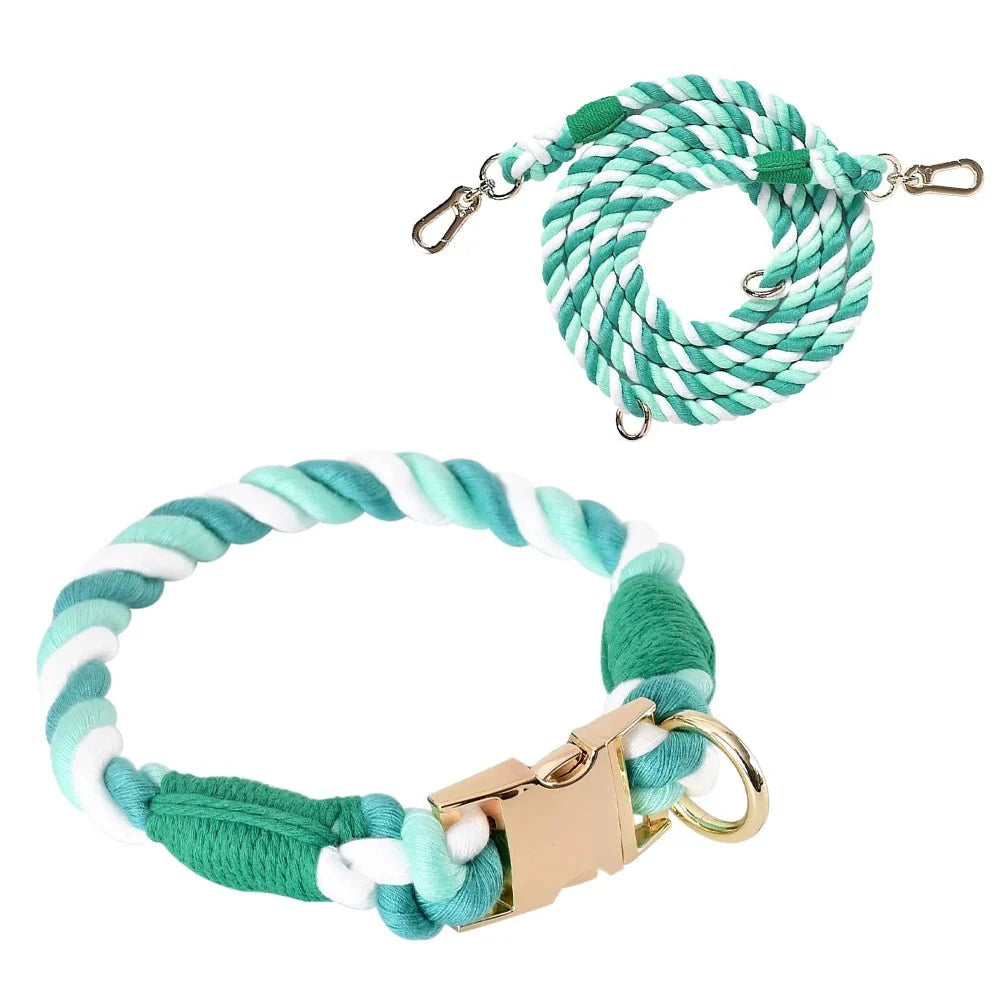 Collier et laisse en coton vert et blanc torsadés avec fermoir métallique doré par Oscar et Plume