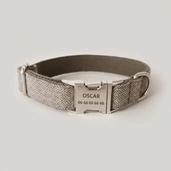 Collier et laisse personnalisable pour chien en tissu beige avec boucle métal gravée Oscar et numéro de téléphone