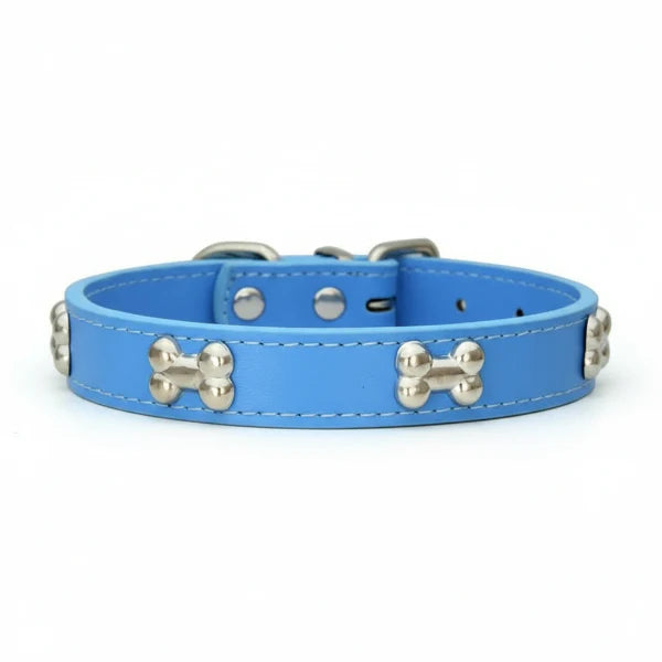 Collier os pour chien bleu en cuir avec décorations os métalliques de la marque Oscar et Plume
