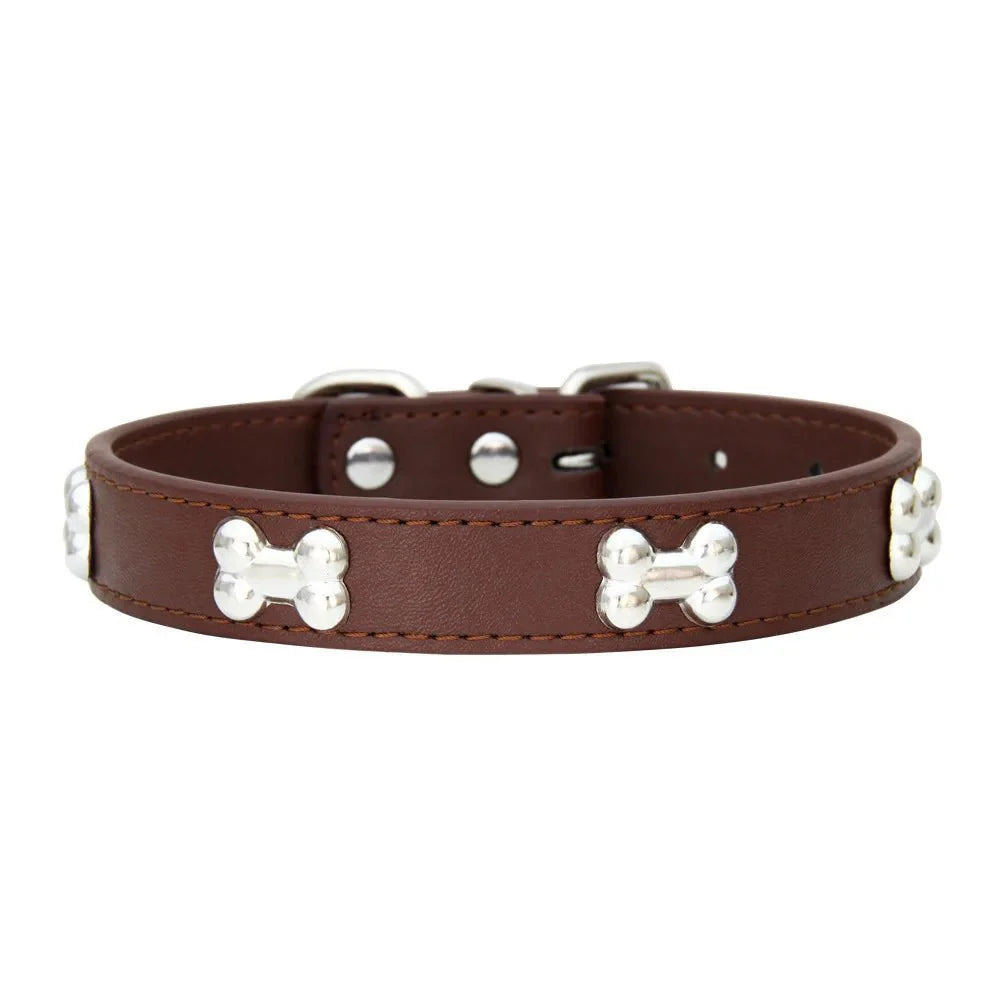 Collier os pour chien en cuir marron avec décorations os en métal argenté par Oscar et Plume