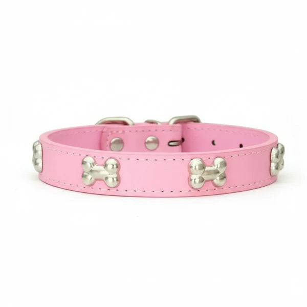 Collier os pour chien rose en cuir avec ornements os métalliques de la marque Oscar et Plume