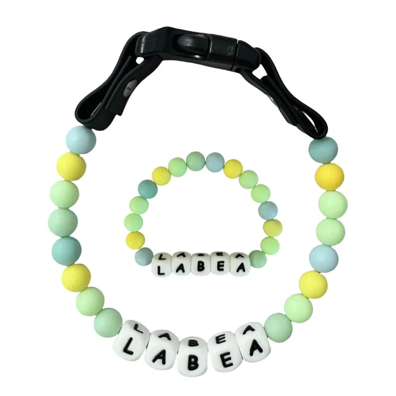 Collier pour chien en perles colorées avec un design personnalisé et fermeture sécurisée