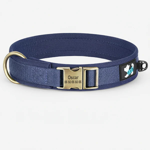 collier pour chien personnalisable Oscar et Plume bleu marine avec boucle laiton gravée et numéro
