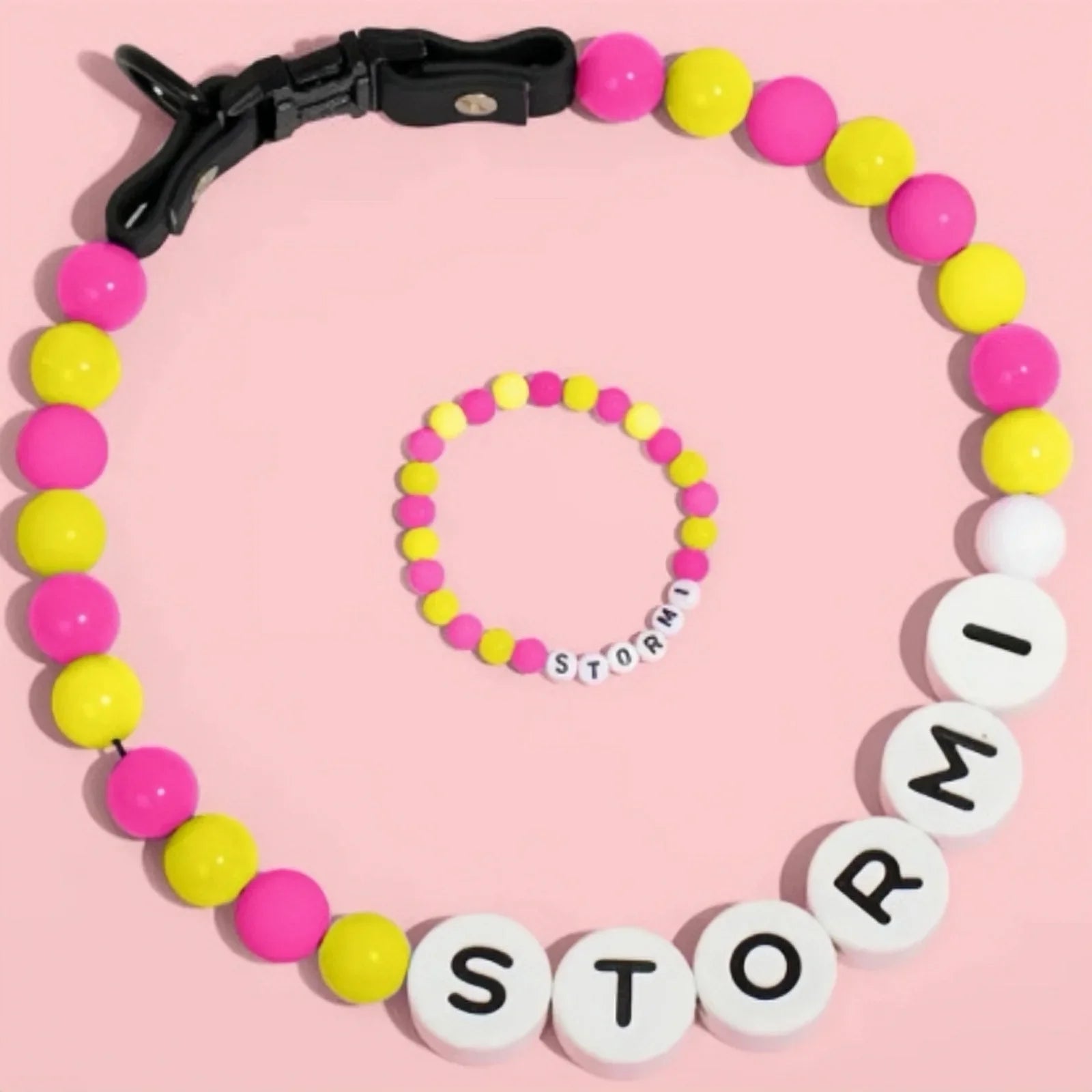 Collier pour chien personnalisé avec perles colorées et bracelet assorti pour un look unique