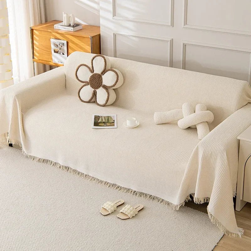 Couverture de protection canapé beige avec franges, idéale pour un intérieur élégant et confortable