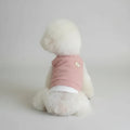 Débardeur pour petit chien rose avec un motif en relief à l'arrière, parfait pour les animaux tendance