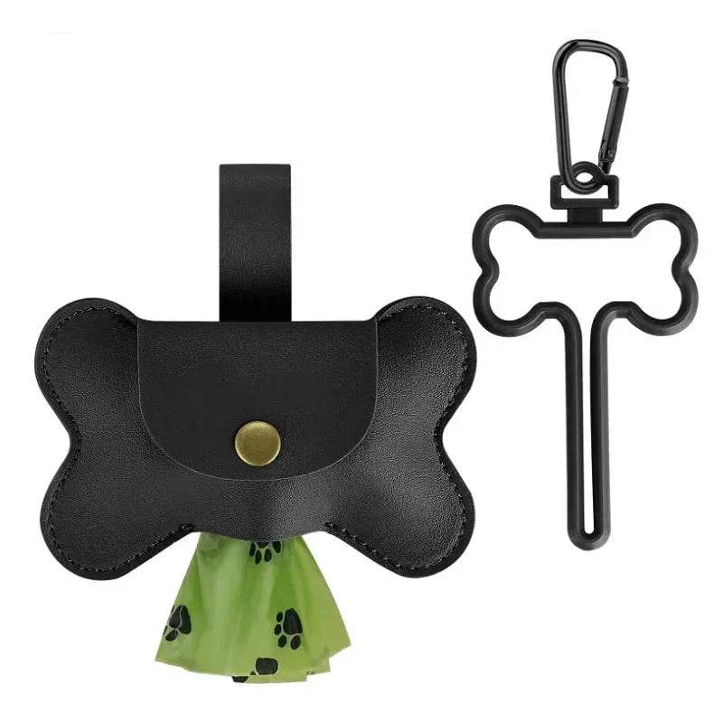 Distributeur de sacs pour chiens en forme d'os noir avec porte-clés et sacs verts à empreintes