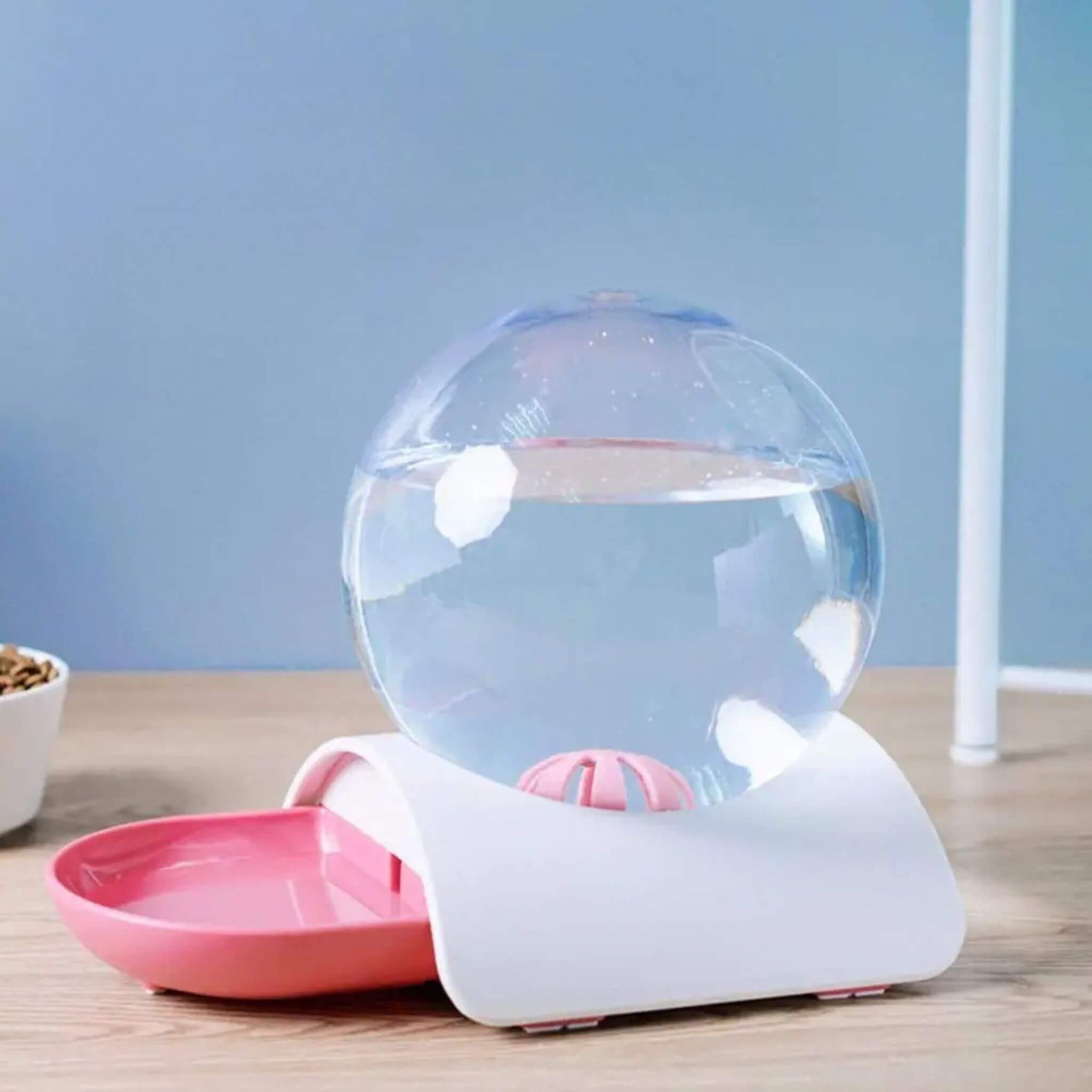 distributeur-eau-pour-chat-rose-blanc
