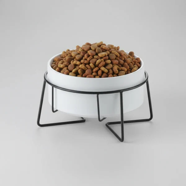 Gamelle design chien blanche avec support en métal noir moderne par Oscar et Plume