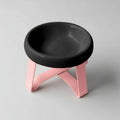 Gamelle sur pieds pour petit chien en noir avec support rose élégant et moderne