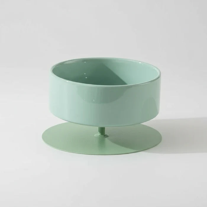 Gamelle surélevée pour chat en métal vert avec un design moderne et élégant