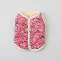 Gilet pour chien imprimé floral en rose avec une doublure douce et des boutons confortables