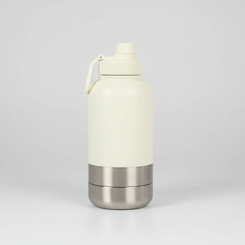 Gourde inox pour chien blanche avec un design élégant et un bouchon pratique
