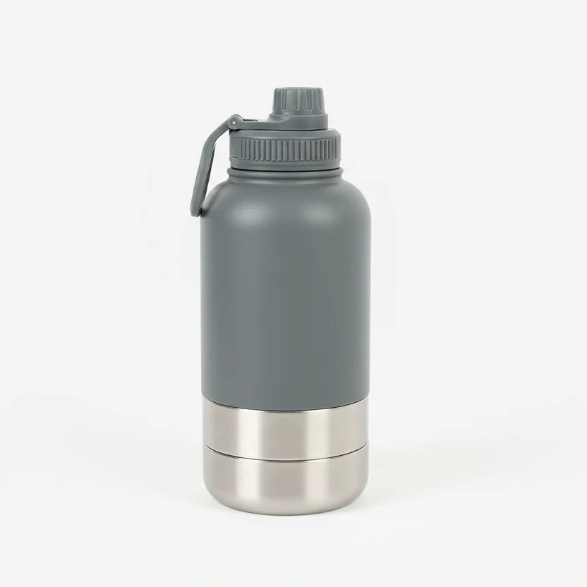 Gourde inox pour chien de couleur gris avec bouchon à vis et anse pratique