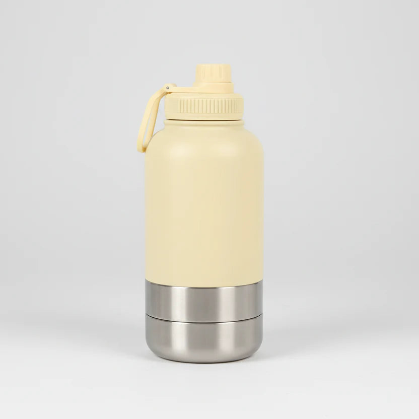 Gourde inox pour chien de couleur beige, idéale pour les promenades et sorties avec votre animal