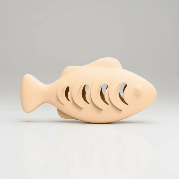 Jouet interactif pour chat en forme de poisson beige pour stimuler l'activité féline
