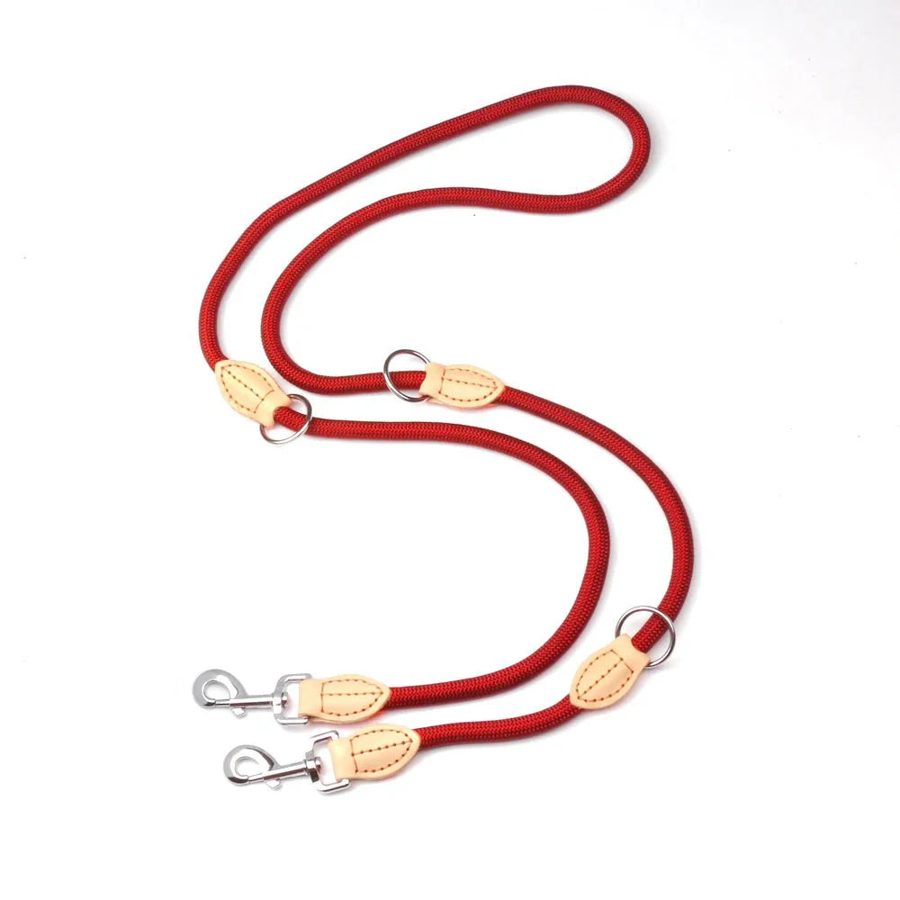 Laisse mains libres pour chien rouge avec attaches métalliques et détails en cuir beige Oscar et Plume